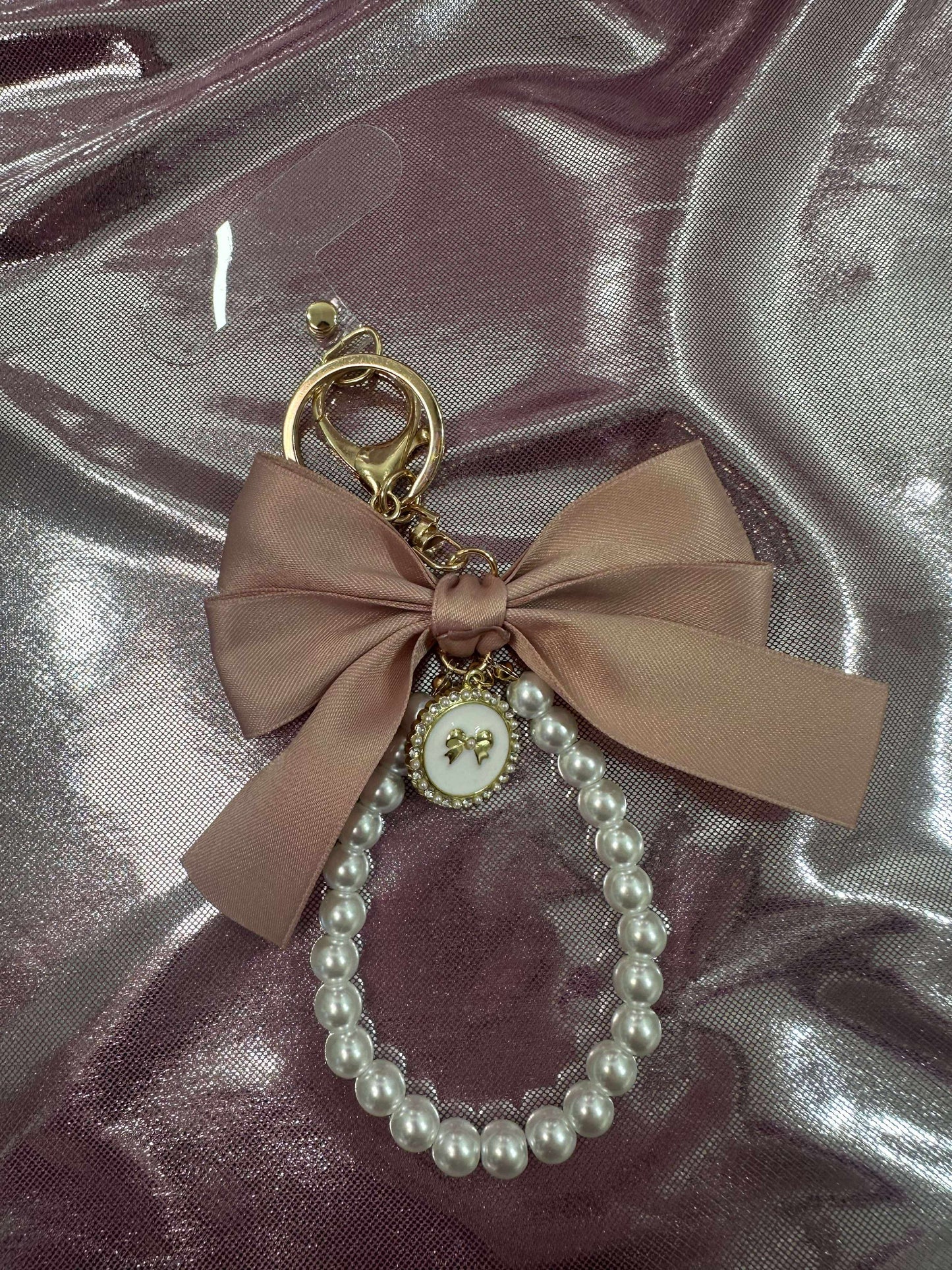 Vintage Pink Large Bow Pearl Finger Phone Strap