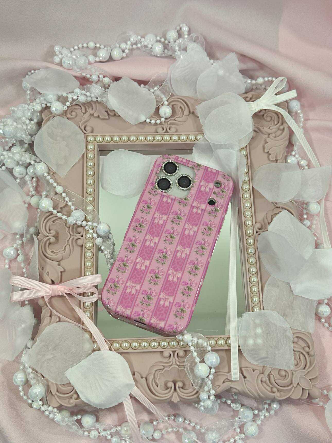 Coquette Wallpaper MagSafe iPhone Case
